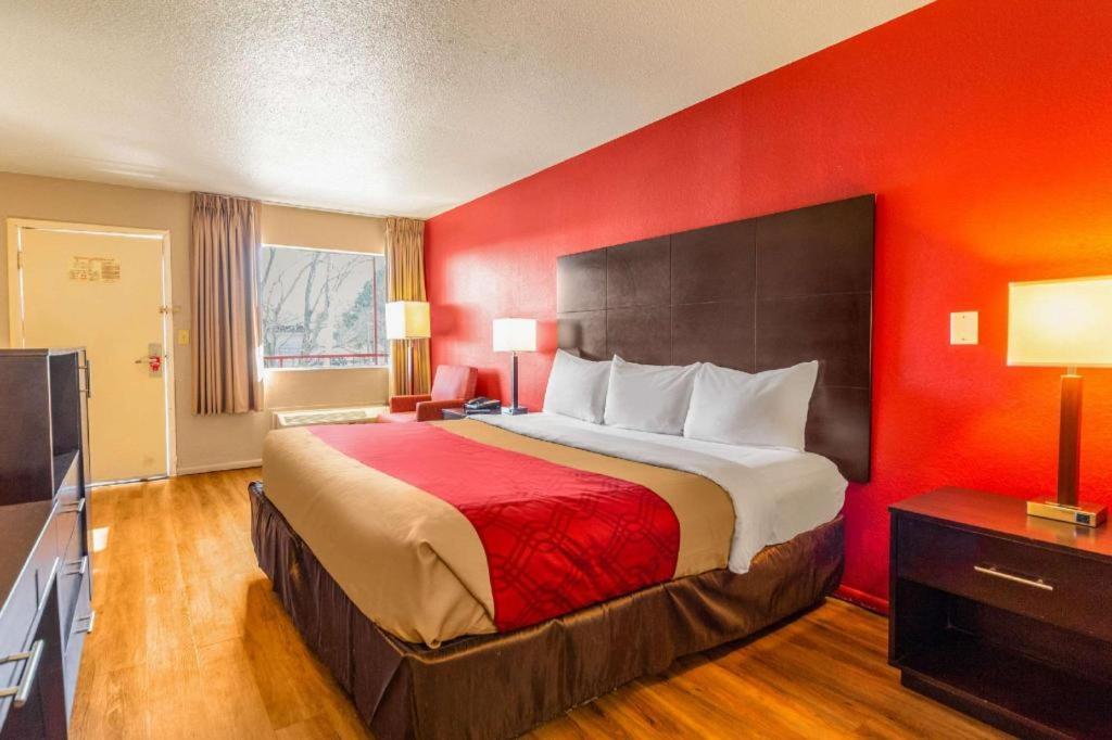 Econo Lodge Meridian Exteriör bild