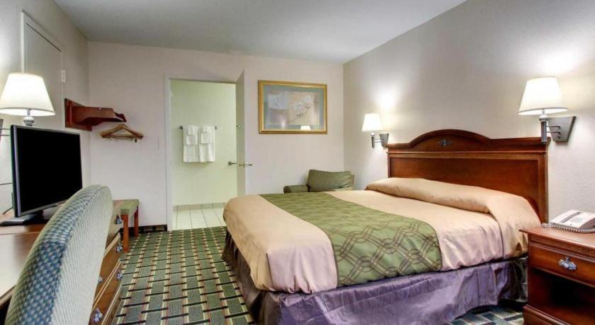 Econo Lodge Meridian Exteriör bild